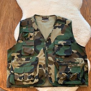 NWOT. Pioneer camo vest